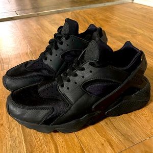 Men’s Nike Black Huaraches size 8.5